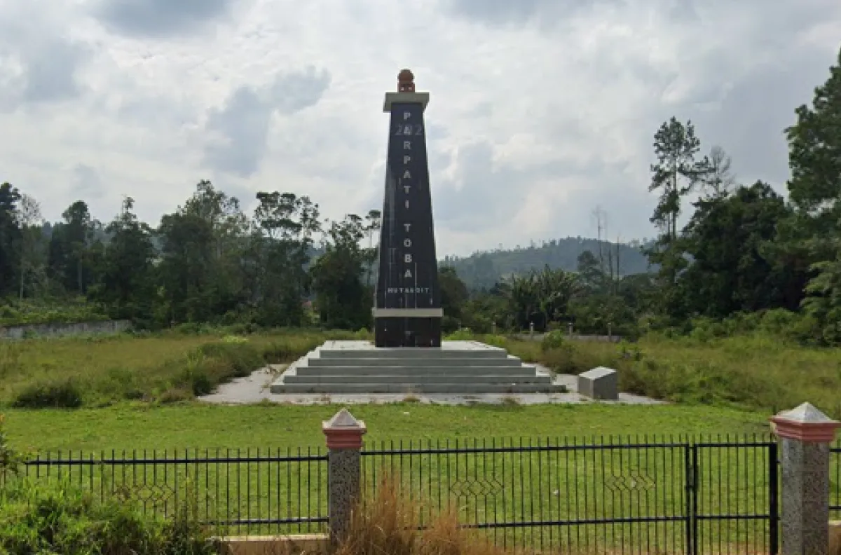 Tugu Parpati Toba Hutasoit