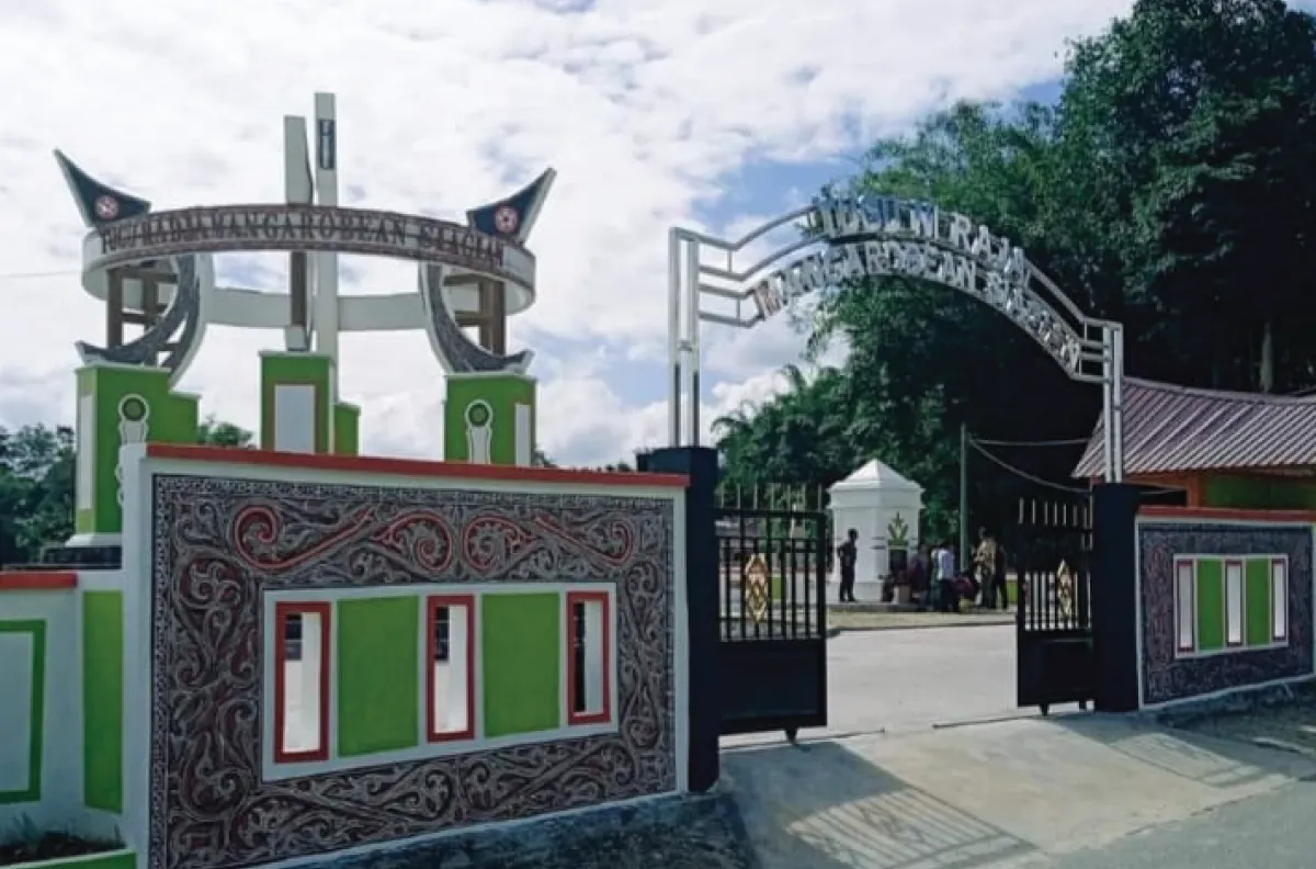 Tugu Raja Mangarobean Siagian