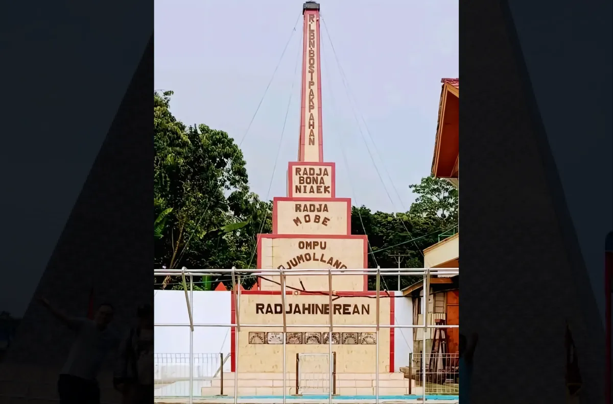 Tugu Raja Lumbanbosi Pakpahan