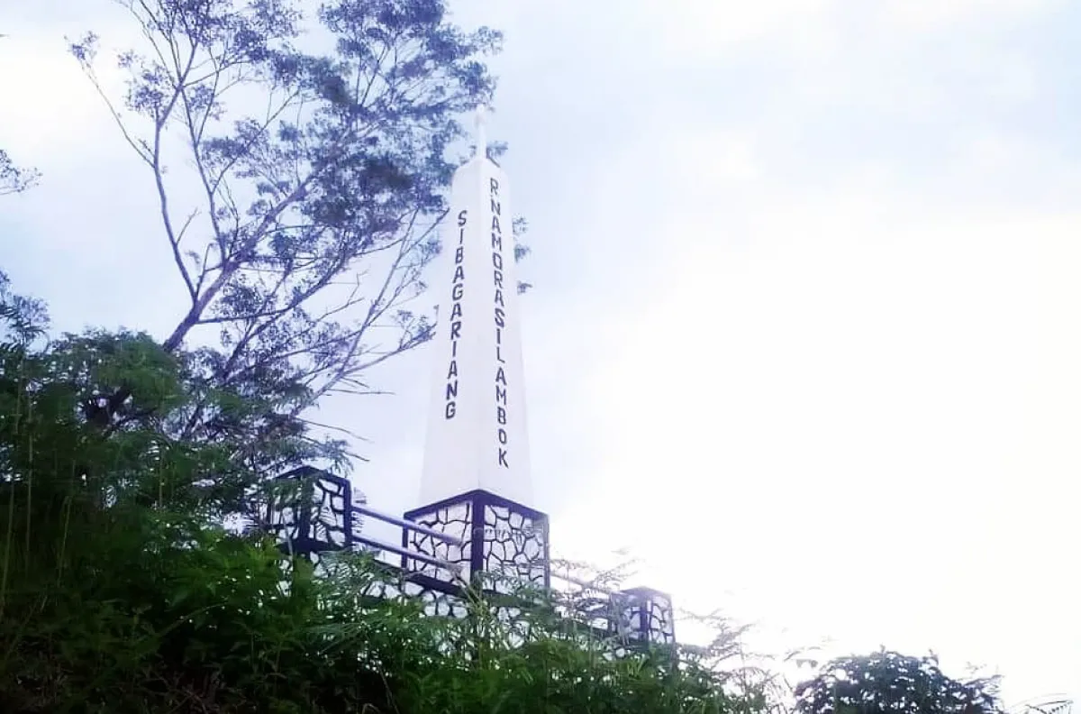 Tugu Namora Silambok