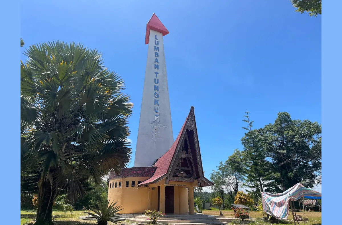 Tugu Lumbantungkup