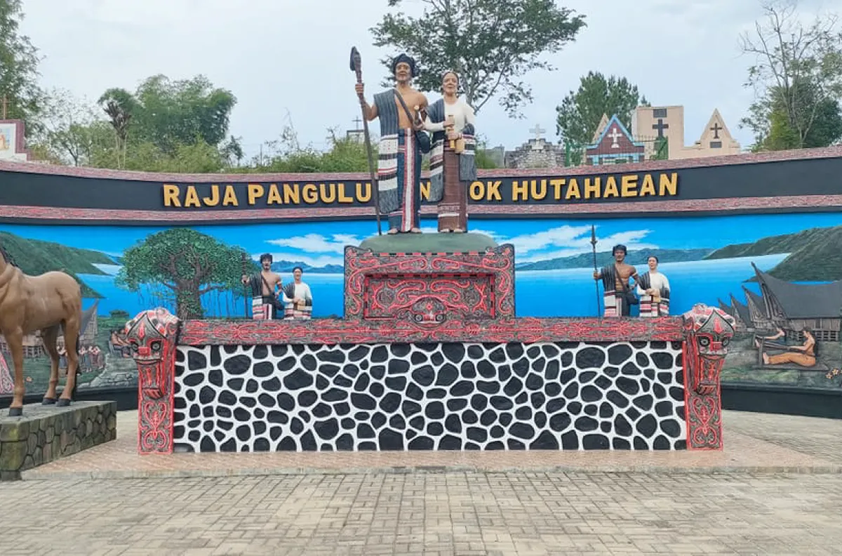 Tugu Raja Pangulu Ponggok Hutahaean