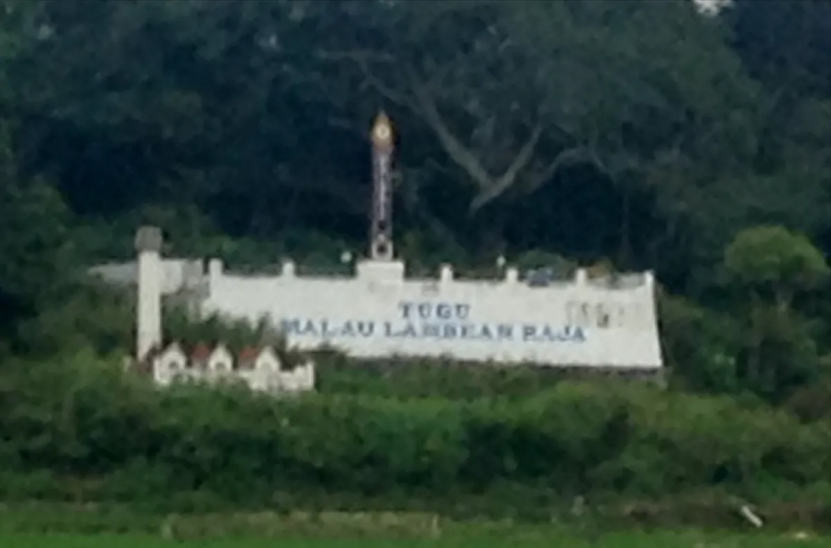 Tugu Malau Lambean Raja