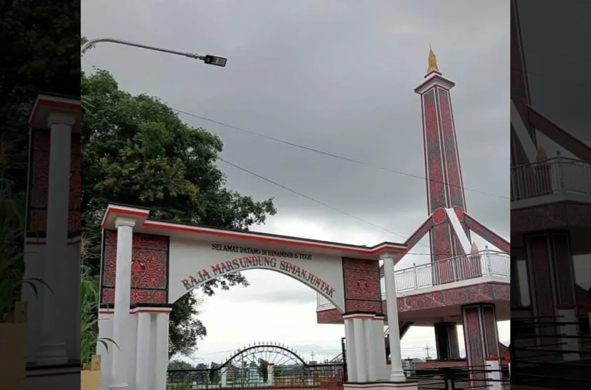 Tugu Raja Marsundung Simanjuntak
