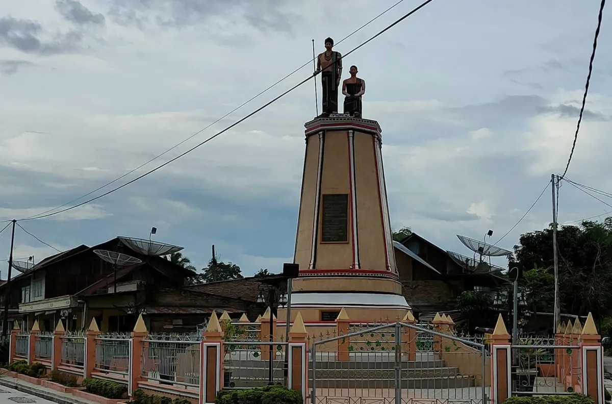 Tugu Raja Hutajulu